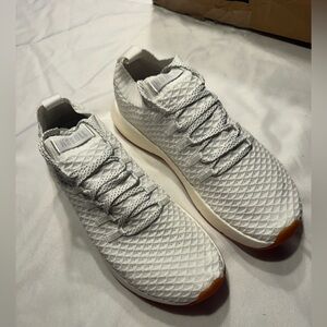 Nobull drive knit white W11/M9.5 NIB (box destroyed)